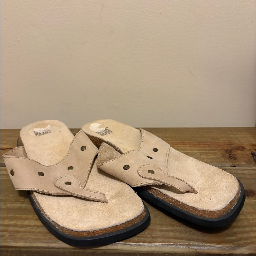 Elana Solano Suede Tan Thong Sandal Size 9.5